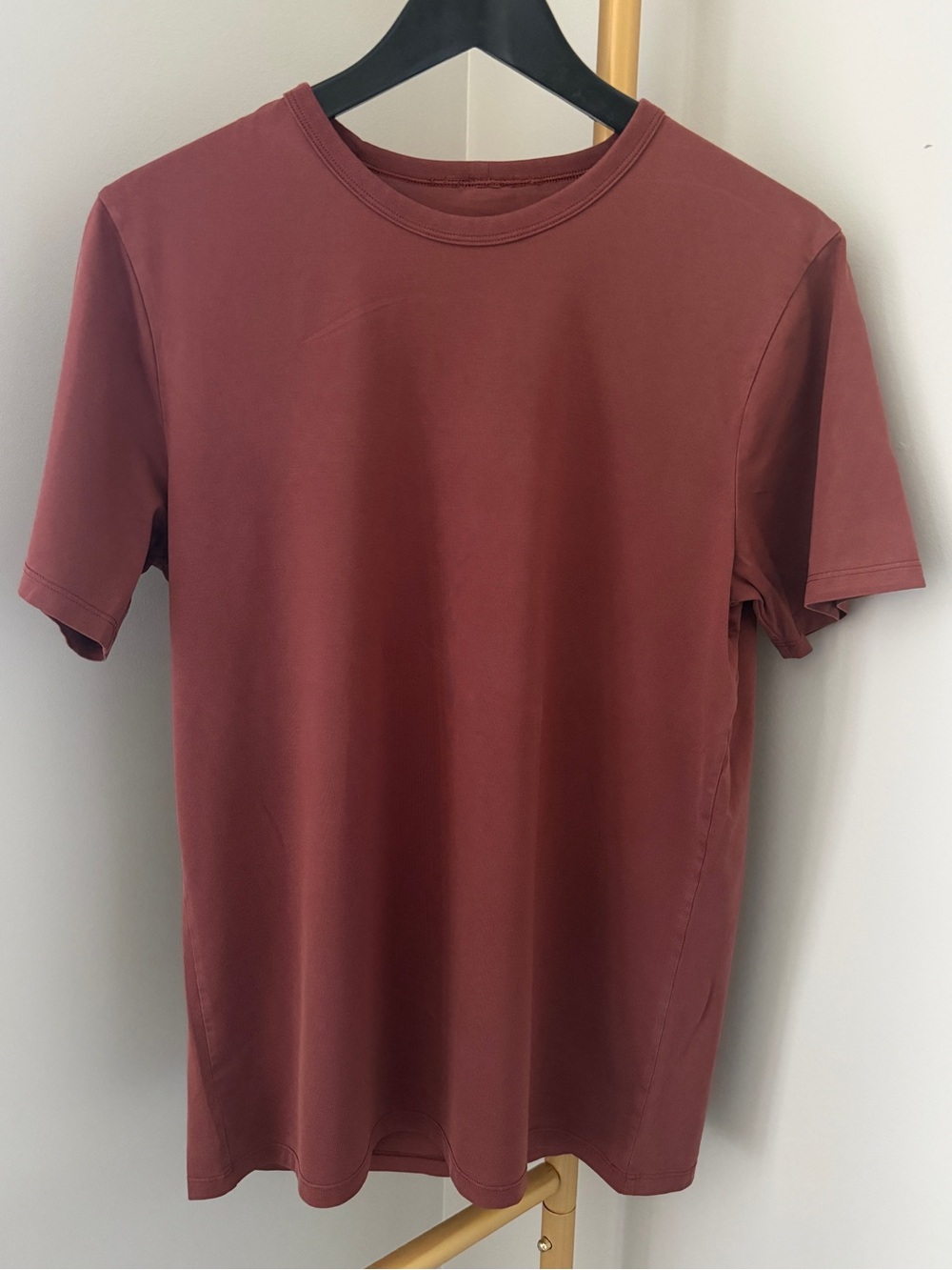 Lululemon Men's Burnt Orange T-Shirt Tailored Fit Size Small